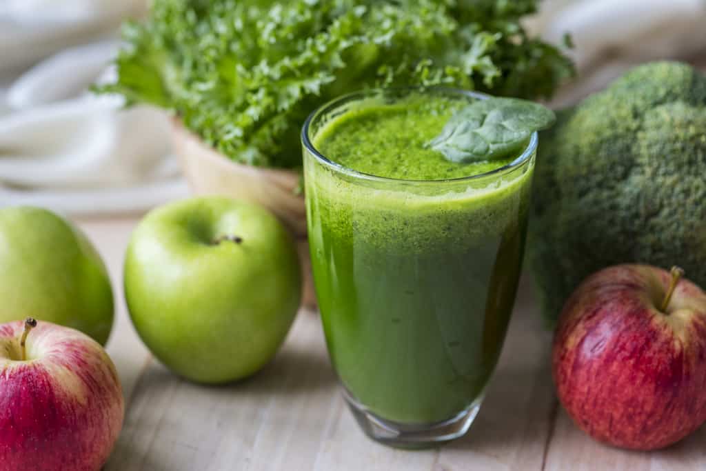 17 Amazing Foods That Naturally Detoxify Your Body Immediately